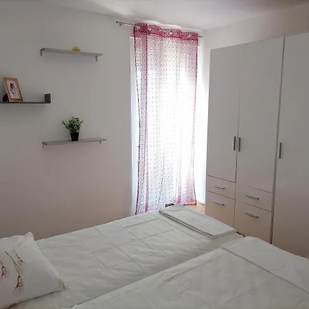 Apartman Nela Omis Exterior photo