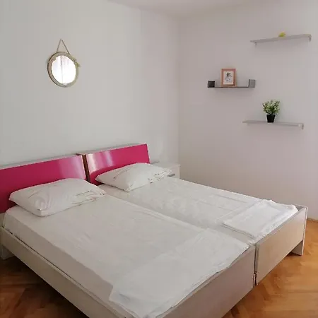 Apartman Nela Omis Exterior photo