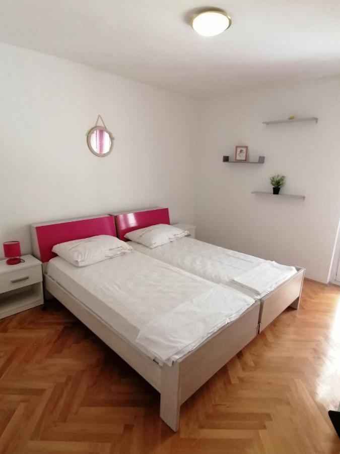 Apartment Nela Omis